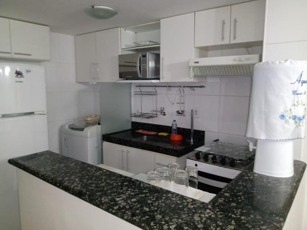 Na Beira De Pajucara - Edificio Casa Bela - Aparamento Com 02 Quartos - Possui Varanda - Vista Lateral Do Mar- Avenida Doutor Antonio Gouveia 77-Consumo Eletrico E Pago No Ckeck-Out- 1 Kwh E 1,35 Reais - Tem Tela De Protecao Na Varanda E Janelas Maceió Esterno foto